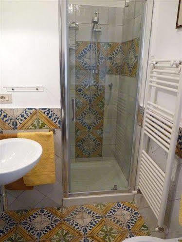 Il Glicine Sul Golfo Bed & Breakfast Mondello Ngoại thất bức ảnh